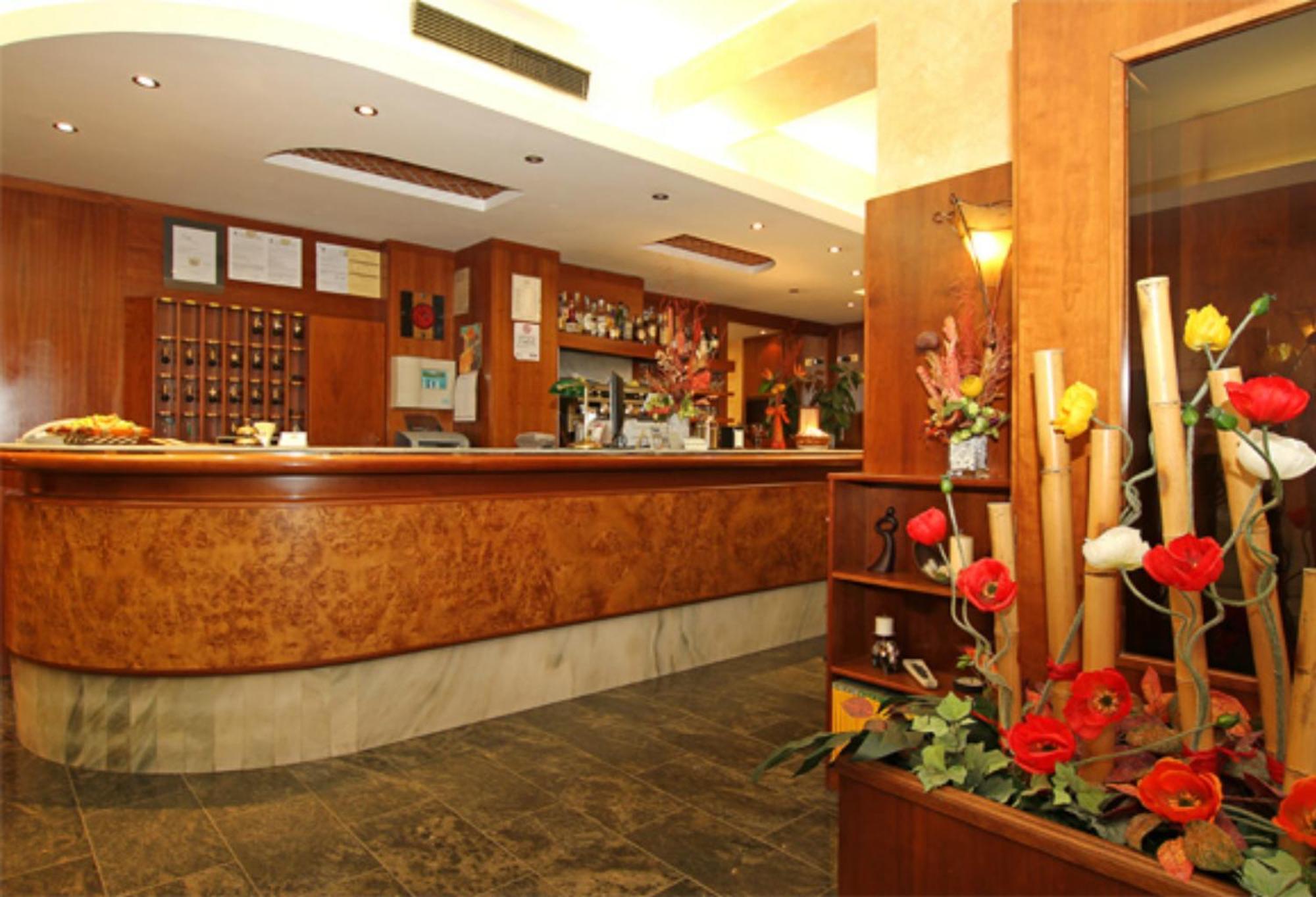 Hotel Villa Molinari コッレッキオ エクステリア 写真