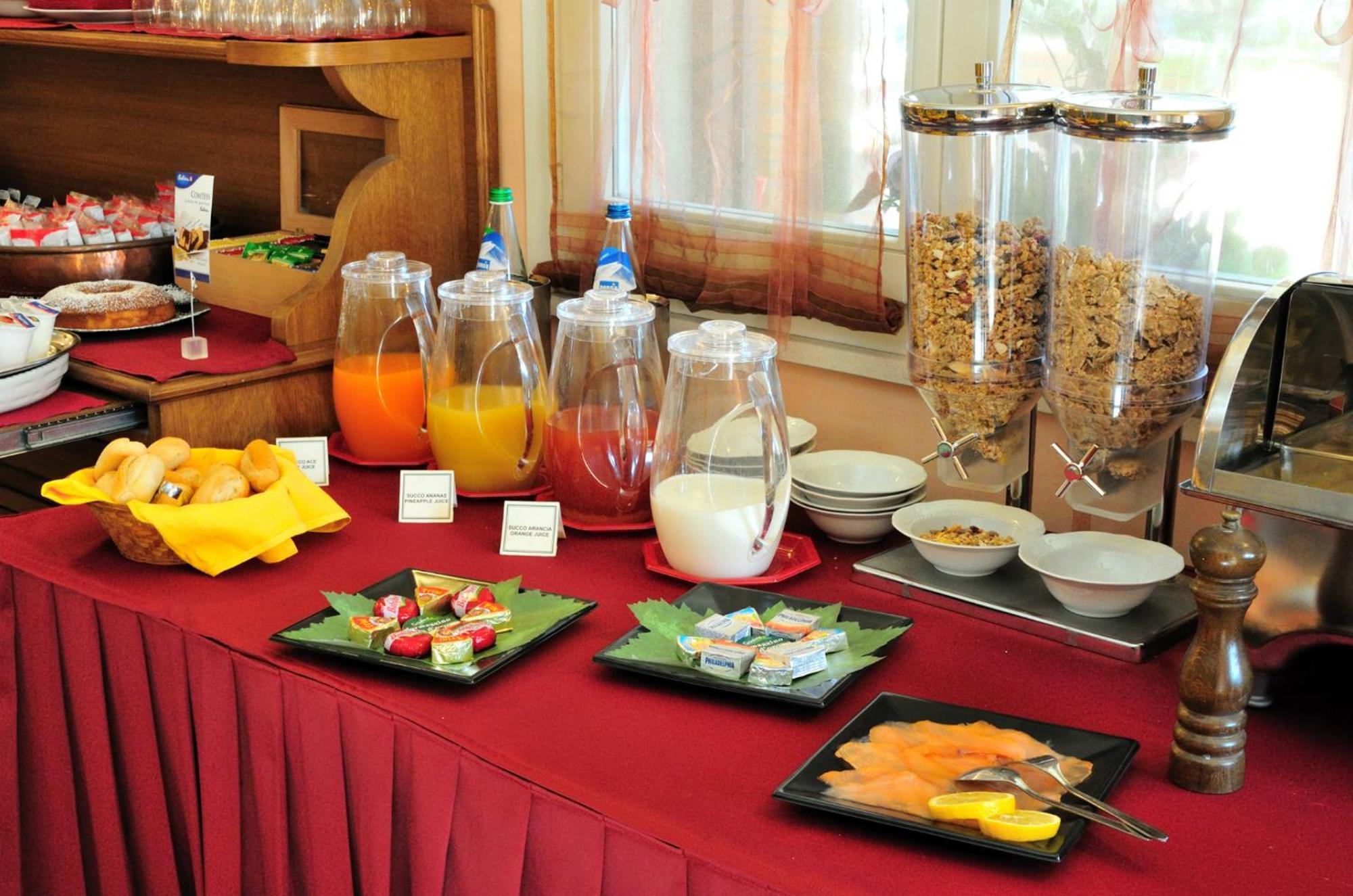 Hotel Villa Molinari コッレッキオ エクステリア 写真