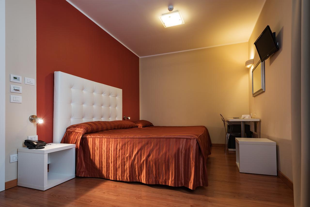 Hotel Villa Molinari コッレッキオ エクステリア 写真