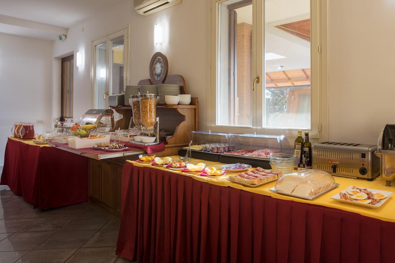 Hotel Villa Molinari コッレッキオ エクステリア 写真