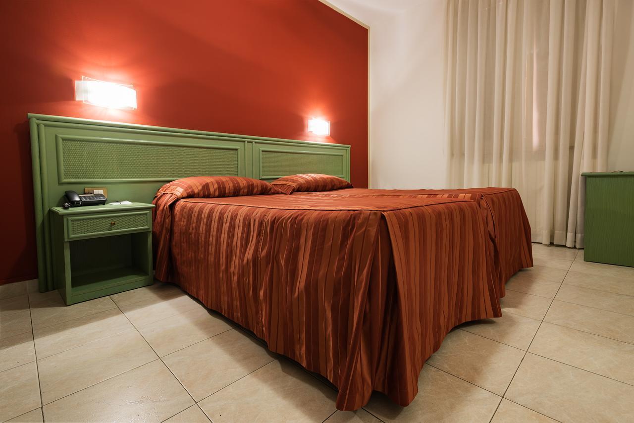 Hotel Villa Molinari コッレッキオ エクステリア 写真