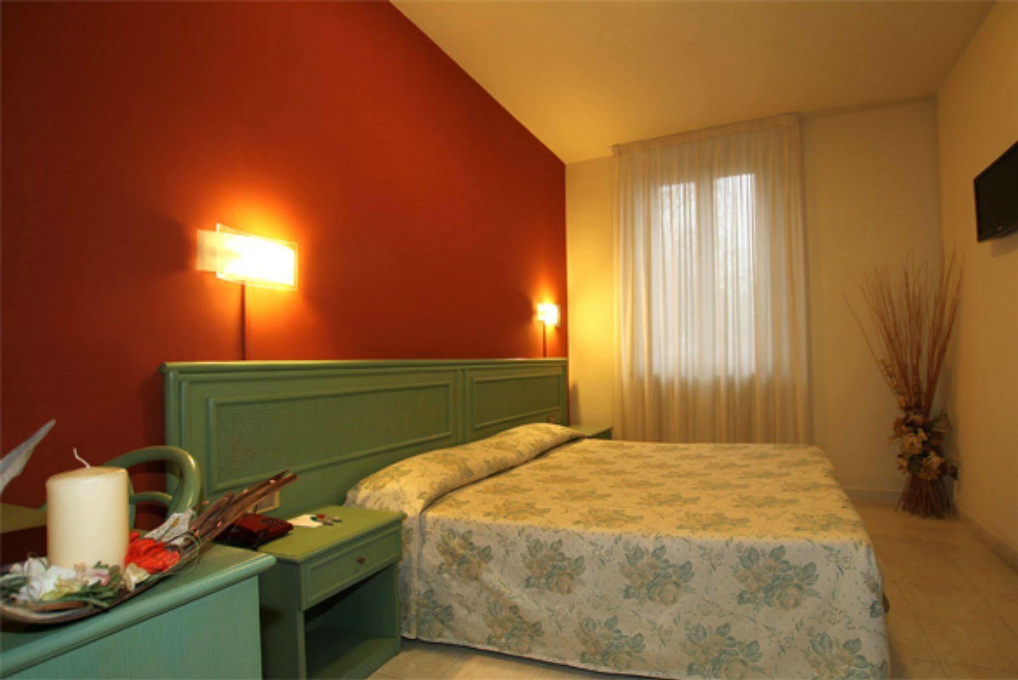 Hotel Villa Molinari コッレッキオ エクステリア 写真