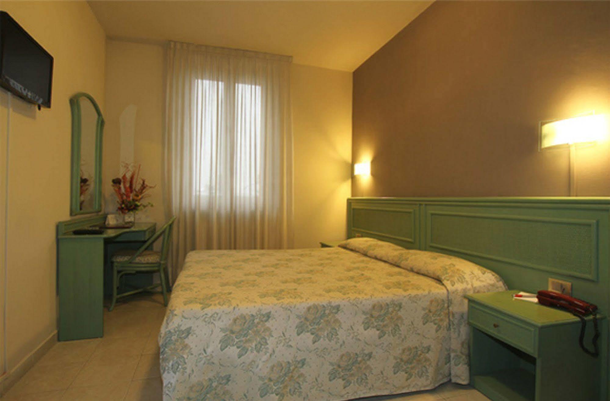 Hotel Villa Molinari コッレッキオ エクステリア 写真